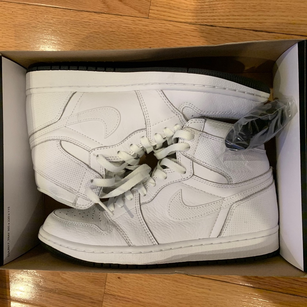 Air Jordan 1 Perforated White / Black